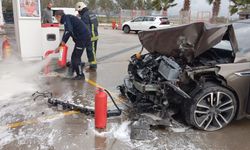 Manavgat D-400 karayolunda otomobil istasyona daldı