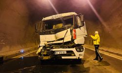 Ordu Ünye Yunus Emre Tüneli'nde kamyon kazası: Trafik durdu