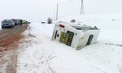 Sivas Yıldızeli’nde öğrenci servisi şarampole yuvarlandı