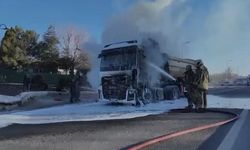 Polatlı’da seyir halindeki hafriyat kamyonu alev aldı