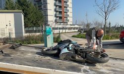 Okul servisi ile motosikletin çarpıştığı kaza kamerada