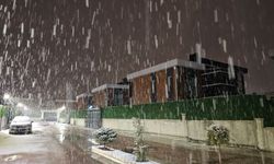 Kayseri’de gece saatlerinde kar yağışı etkili oldu