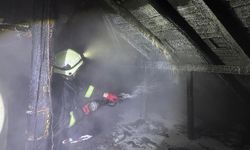 Baca yangını 2 katlı evin çatısını küle çevirdi