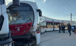 Samsun’un Tekkeköy ilçesinde tramvay ile kamyon çarpıştı
