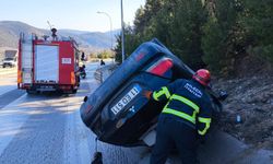 Bilecik’te otomobil su kanalına devrildi