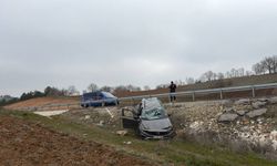 Bilecik’te otomobil tarlaya uçtu