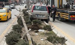 Sincan’da otomobil yayalara çarptı: 1’i ağır 2 yaralı