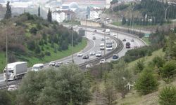 Bayram tatili dönüşleri TEM'de trafik yoğunlaştı