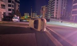 Elazığ'da yan yatan otomobilde 1 kişi yaralandı