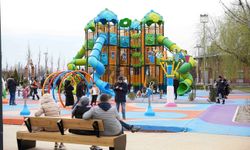 Ankara'da parkları ziyaretçi akınına uğradı