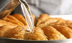 Baklavanın şerbeti nasıl dökülür? Sıcak mı, soğuk mu?