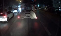 Bolu’da çekiciden düşen otomobil kamerada