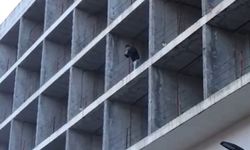 Çaycuma’da trafikten men edilen sürücü çatıya çıktı