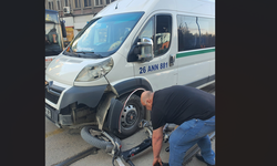 Servis aracıyla çarpışan elektrikli bisikletin sürücüsü yaralandı