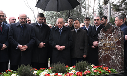 Devlet Bahçeli, Alparslan Türkeş'in kabrini ziyaret etti