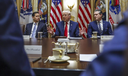 Trump: İran anlaşma için yalvarıyor, petrol verdi