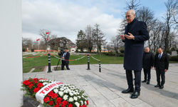 Kurtulmuş Bükreş’te Türk Şehitliği’ni ziyaret etti