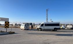 Konya’da kamyonet ile okul servisi çarpıştı: 5 yaralı