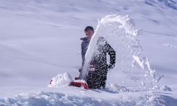 Erzurum’da kar hayatı felç etti