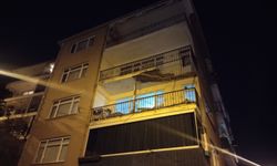 Üsküdar’da 4 katlı binada balkon çöktü: Bina tahliye edildi