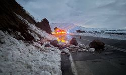 Kemah’ta yola kaya düştü, facianın eşiğinden dönüldü