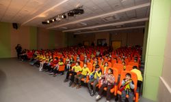 Mersin’de tiyatro ve gezici kütüphane etkinliği