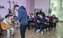 Pursaklar’da her yaşa uygun müzik eğitimi veriliyor
