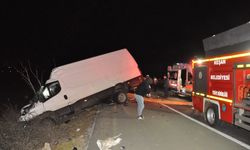Edirne'de tır dorsesine çarpan kamyonette can pazarı
