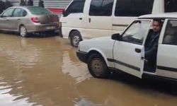 İzmir'de sağanak yağış hayatı felç etti