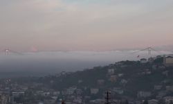 Boğaz’da sis etkili oldu, Fatih Sultan Mehmet Köprüsü kayboldu