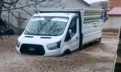 Bitlis Tatvan’da sağanak sele dönüştü: Evler su altında kaldı