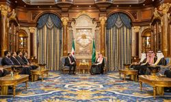 Şara ile Bin Selman Cidde'de bir araya geldi