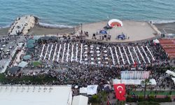 Erdemli’de dev imece: 71 kazanda pişen yemekler binlerce kişiye dağıtıldı