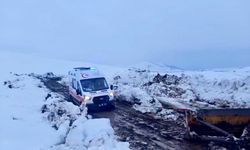 Ağrı’da nisan karı yolu kapattı: Hasta mahsur kaldı