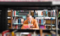 71 yaşındaki kitap tutkunu Altındağ’da ilham oluyor