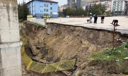 Ankara Yenimahalle’de sağanak yağıştan okulun duvarı çöktü