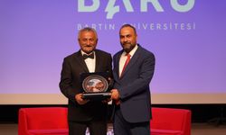 BARÜ’de ünlü saç stilisti Sabit Akkaya öğrencilerle buluştu