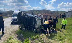Bilecik’te otomobil devrildi: 2 kişi yaralandı