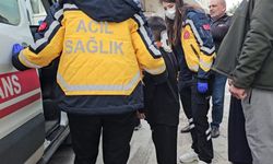 Bursa’da bisikletli çocukların otomobille çarpıştığı an kamerada