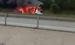 Bursa'da seyir halindeki otomobil yandı