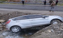 Hakkari’de otomobil kanala uçtu: 2 yaralı