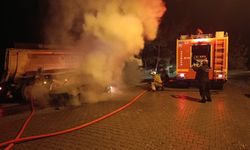 Hatay’da park halindeki otomobil alevlere teslim oldu