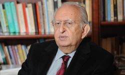 Hüsamettin Cindoruk hayatını kaybetti