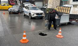 Şişli’de yağmur sonrası yol çöktü