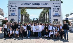 İzmir Kitap Fuarı öğrencilerin ilgisini çekiyor