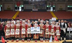 Mamak’ta halk oyunları yarışmasında 21 takım sahne aldı