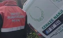 Sivas'ta, cenaze nakil aracı şarampole uçtu