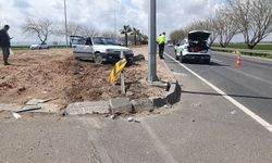 Şanlıurfa-Mardin yolunda iki otomobil çarpıştı