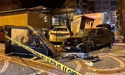 Direksiyon hakimiyetini kaybetti, durağa çarptı
