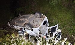 Burdur’da hafif ticari araç uçuruma yuvarlandı